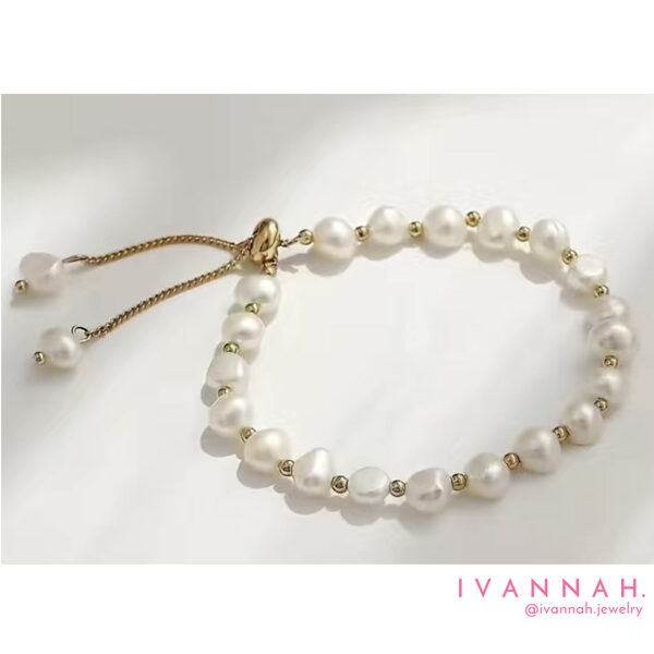 elegant pearls bracelet
